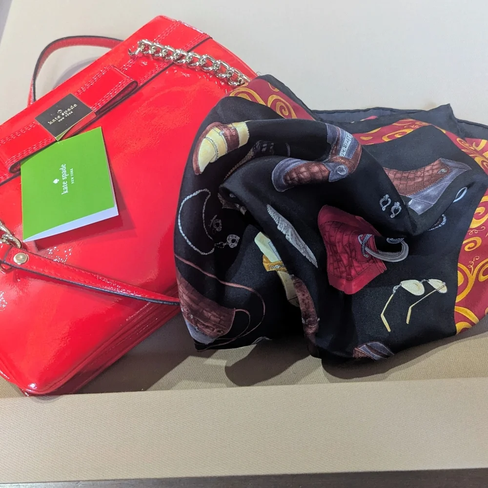 Kate Spade Patent Leather Bow Handbag in Gorgeous Red, Like NEW♦️ - Picture 4 of 16